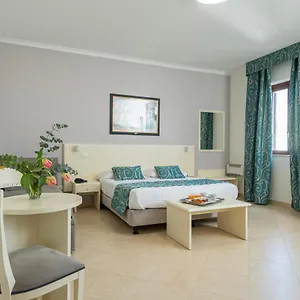 & Relax Hotel